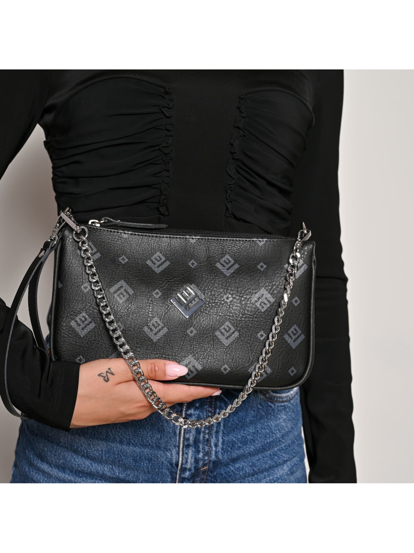 Signature Collection Model 82